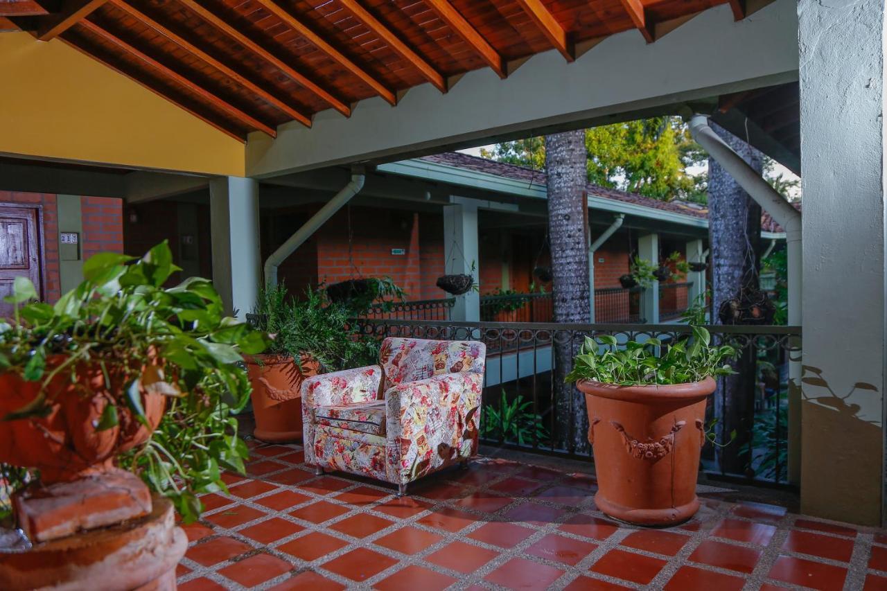 Hotel y Restaurante Mesón del Gitano Caucasia Exterior foto