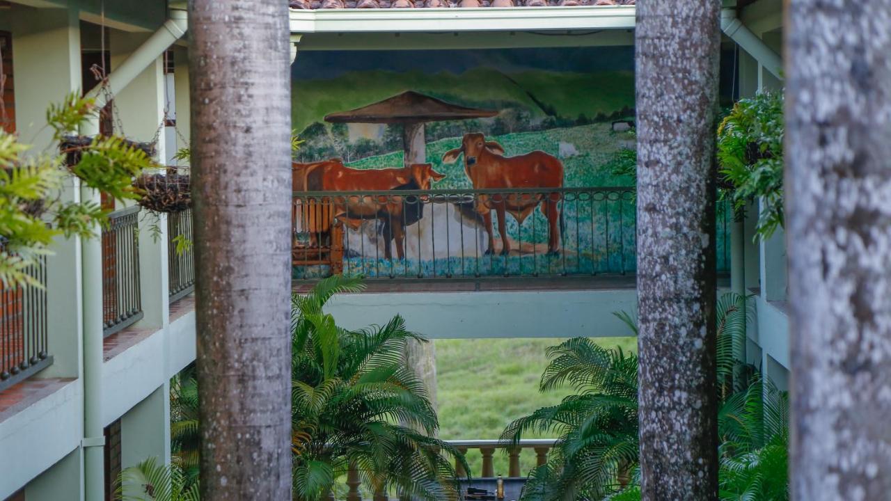 Hotel y Restaurante Mesón del Gitano Caucasia Exterior foto