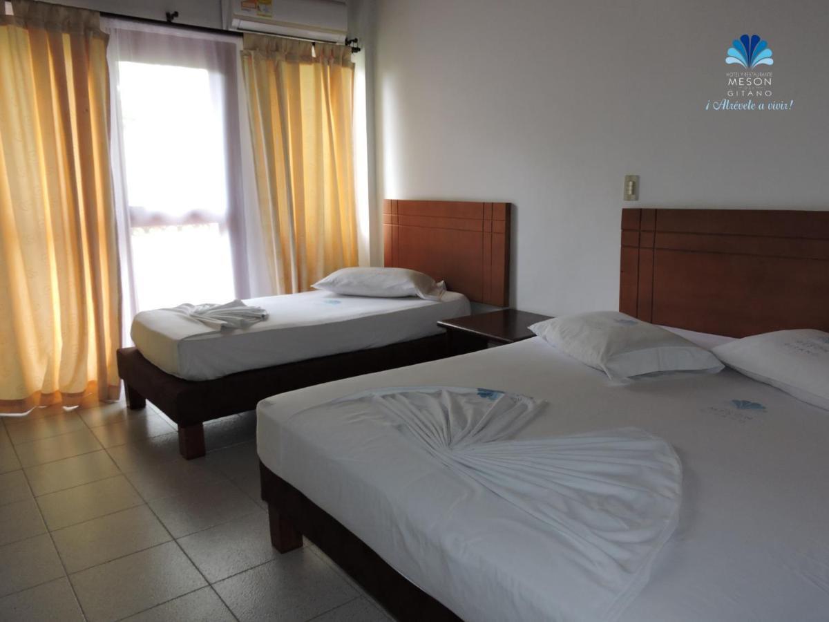 Hotel y Restaurante Mesón del Gitano Caucasia Habitación foto
