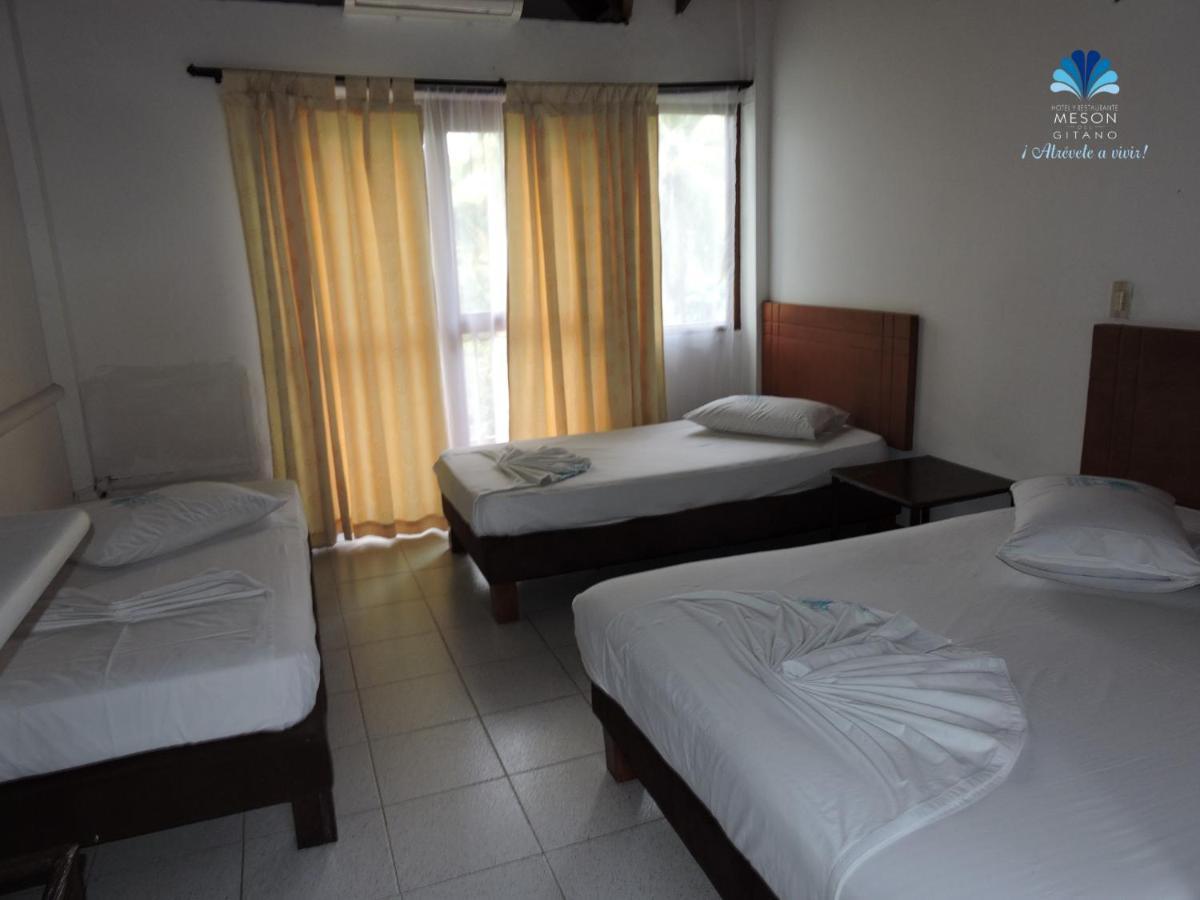 Hotel y Restaurante Mesón del Gitano Caucasia Habitación foto