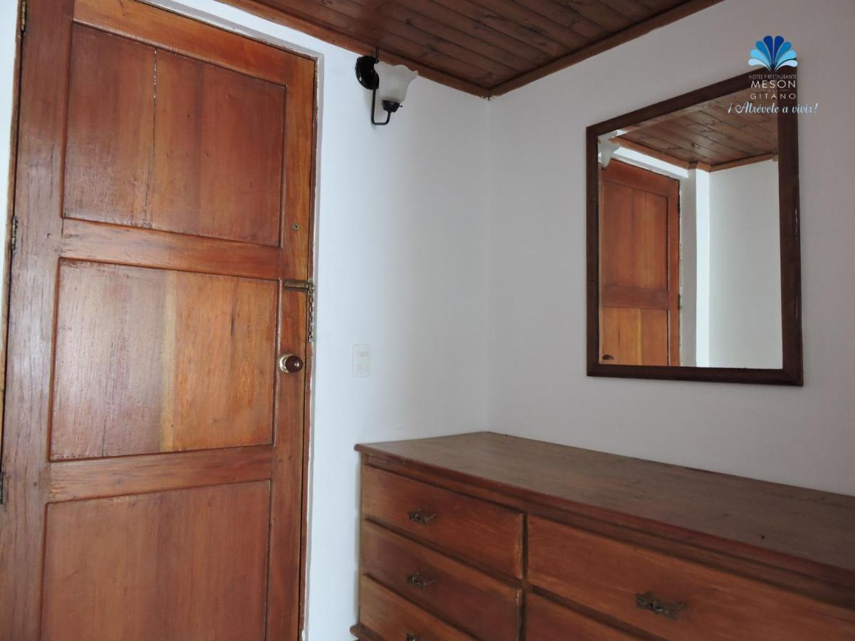 Hotel y Restaurante Mesón del Gitano Caucasia Habitación foto