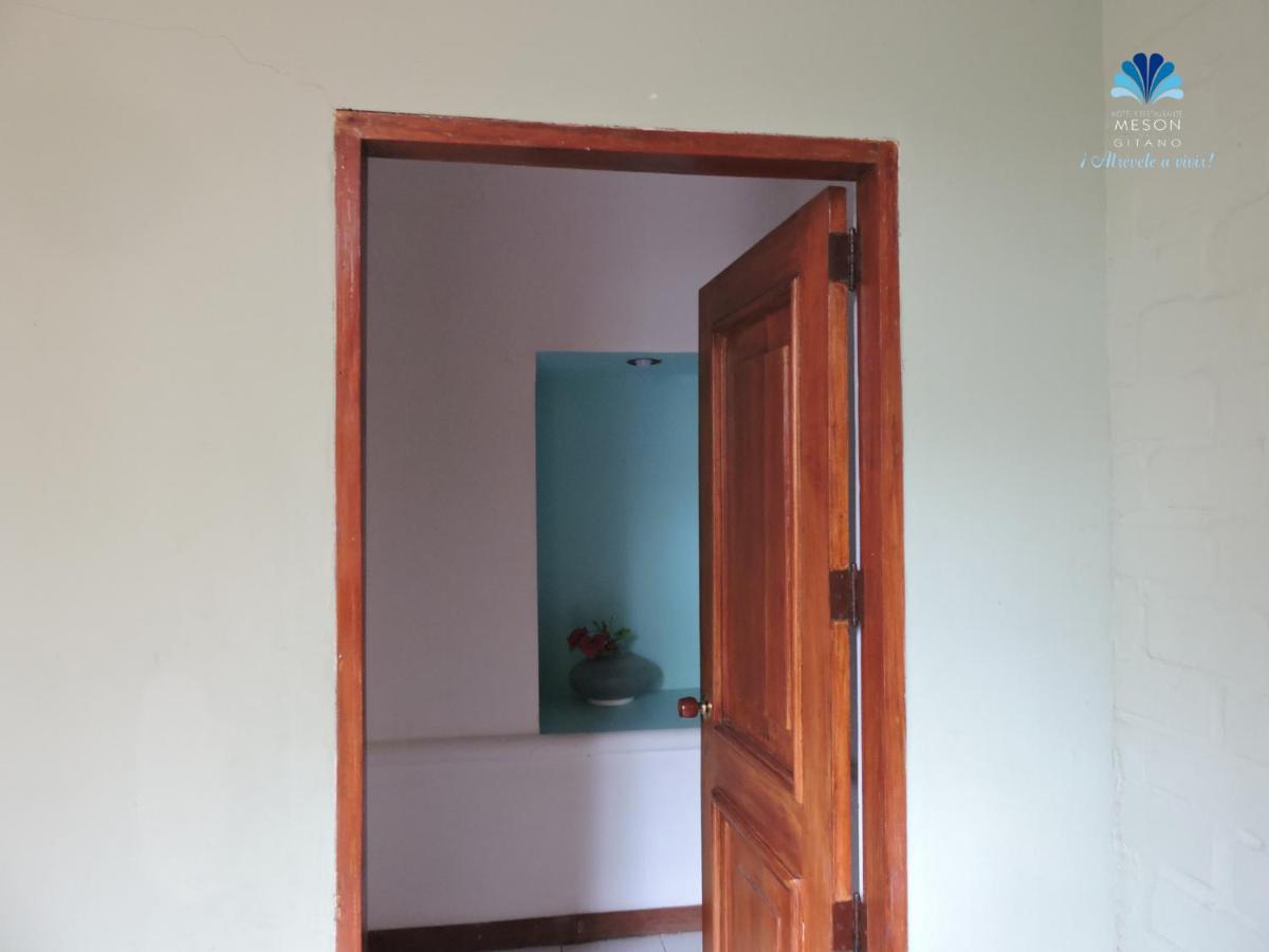Hotel y Restaurante Mesón del Gitano Caucasia Habitación foto