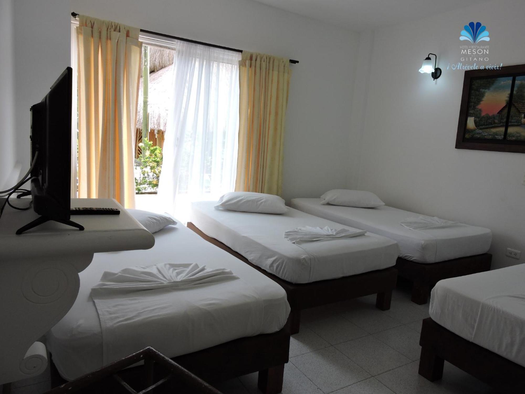 Hotel y Restaurante Mesón del Gitano Caucasia Habitación foto