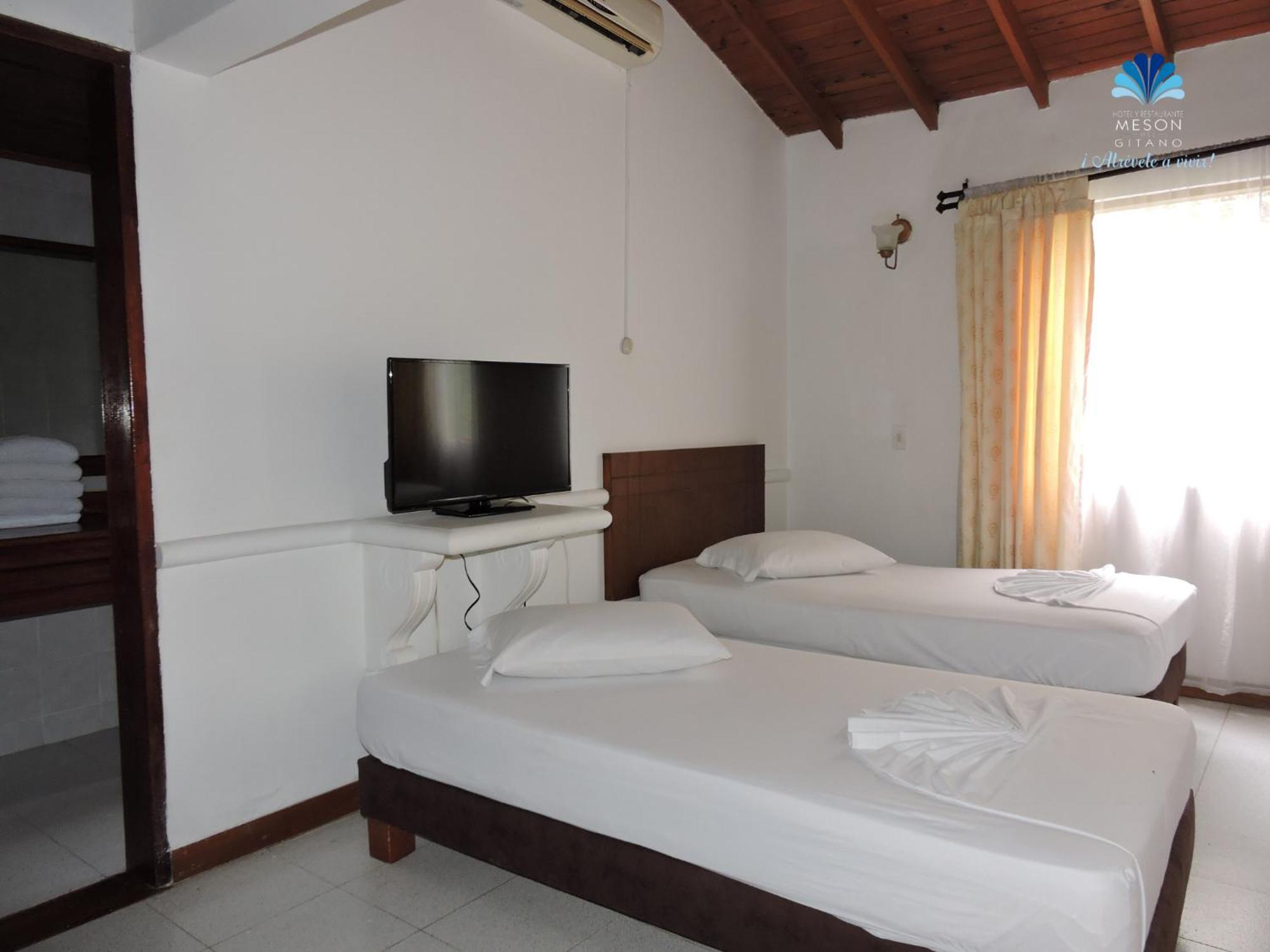 Hotel y Restaurante Mesón del Gitano Caucasia Habitación foto
