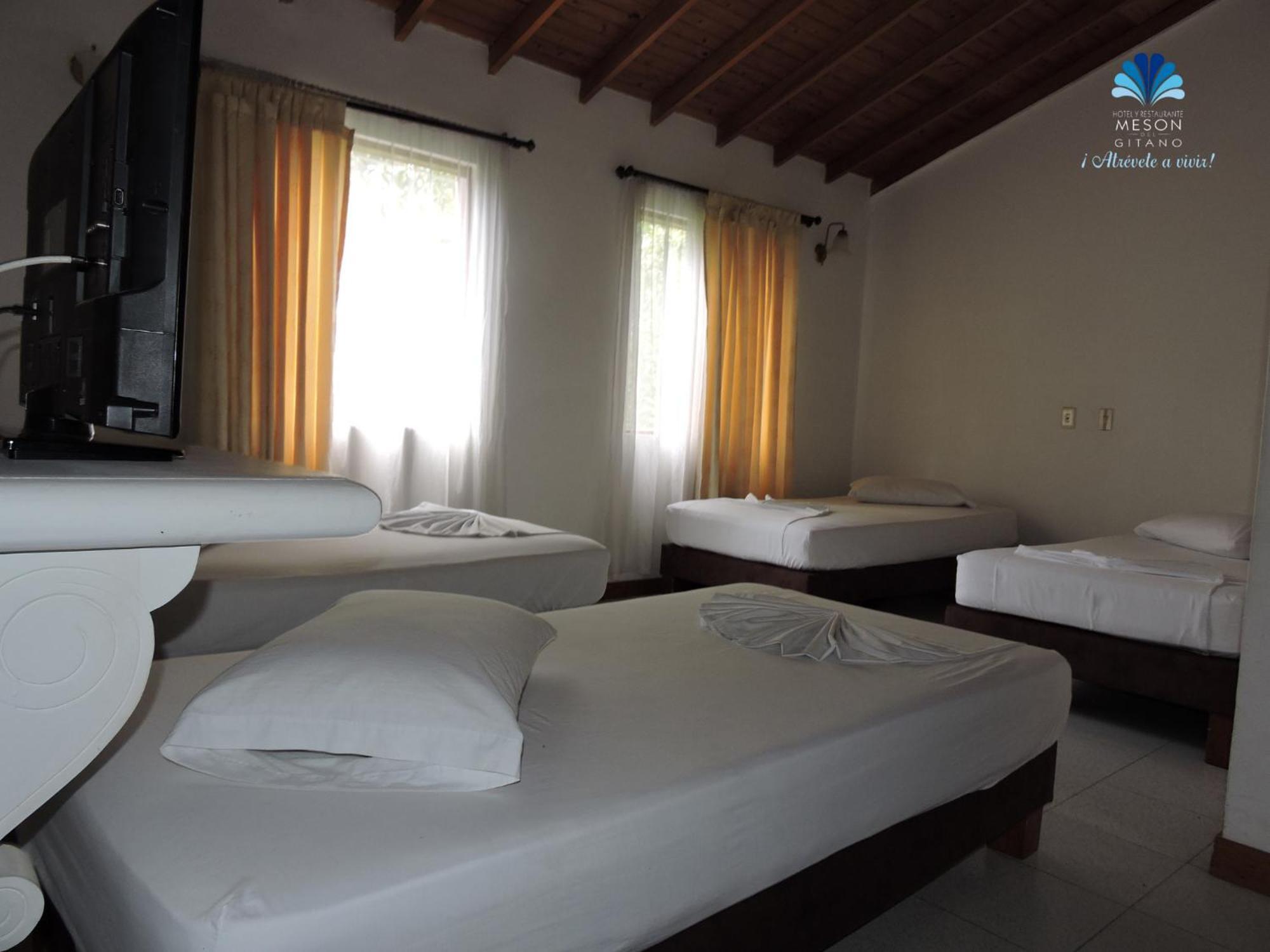 Hotel y Restaurante Mesón del Gitano Caucasia Habitación foto