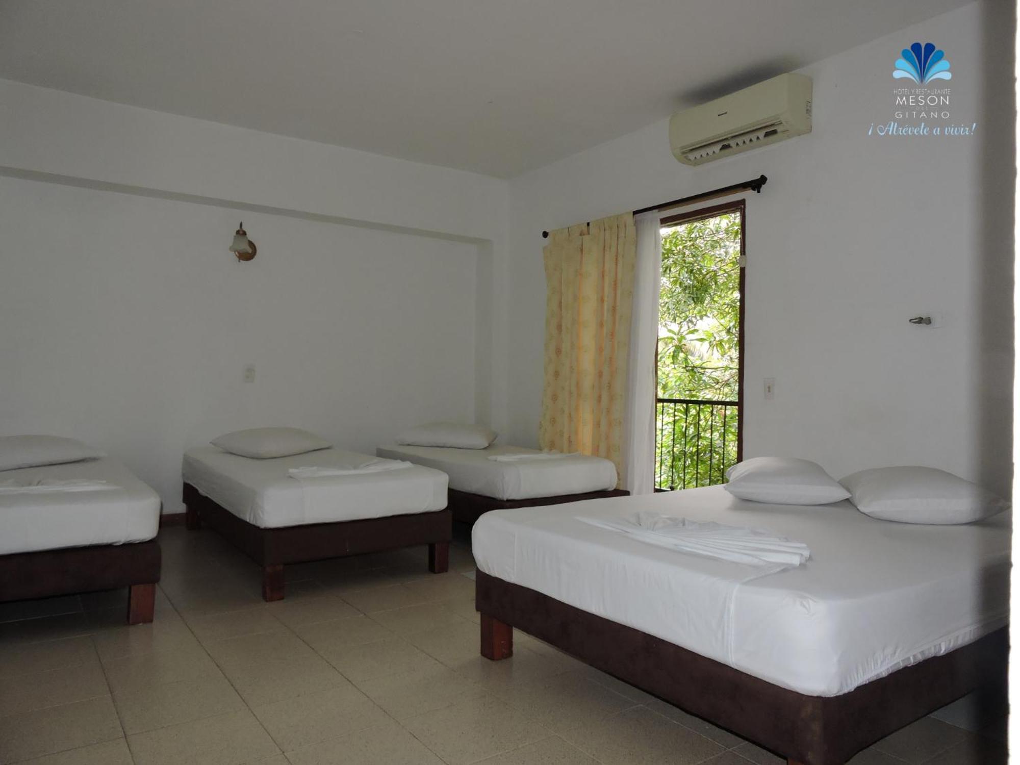 Hotel y Restaurante Mesón del Gitano Caucasia Habitación foto