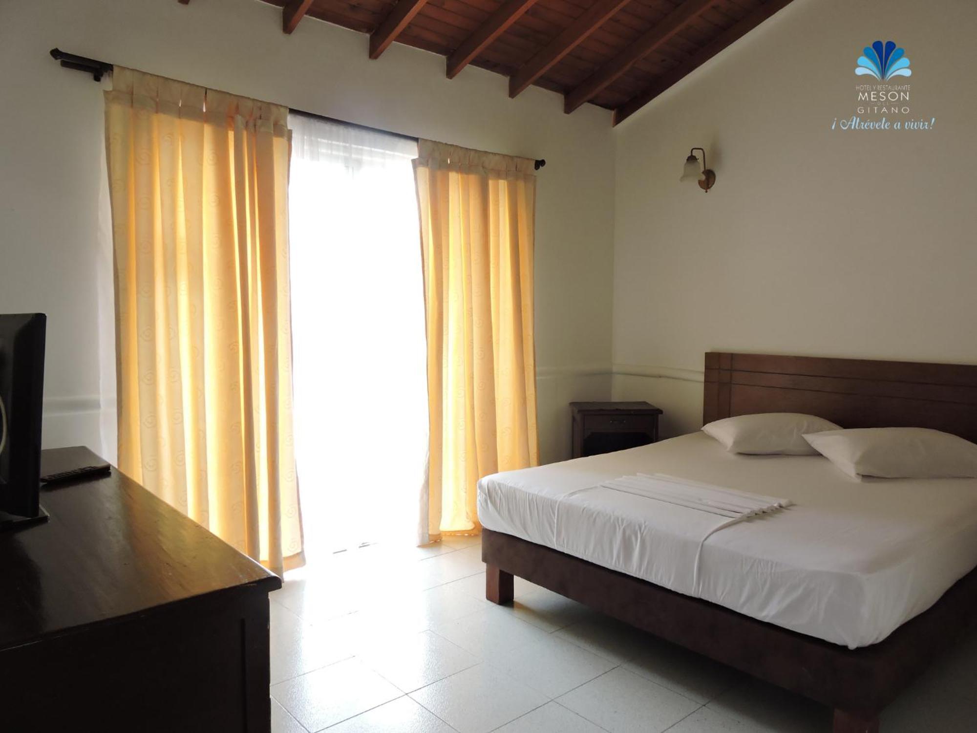 Hotel y Restaurante Mesón del Gitano Caucasia Habitación foto