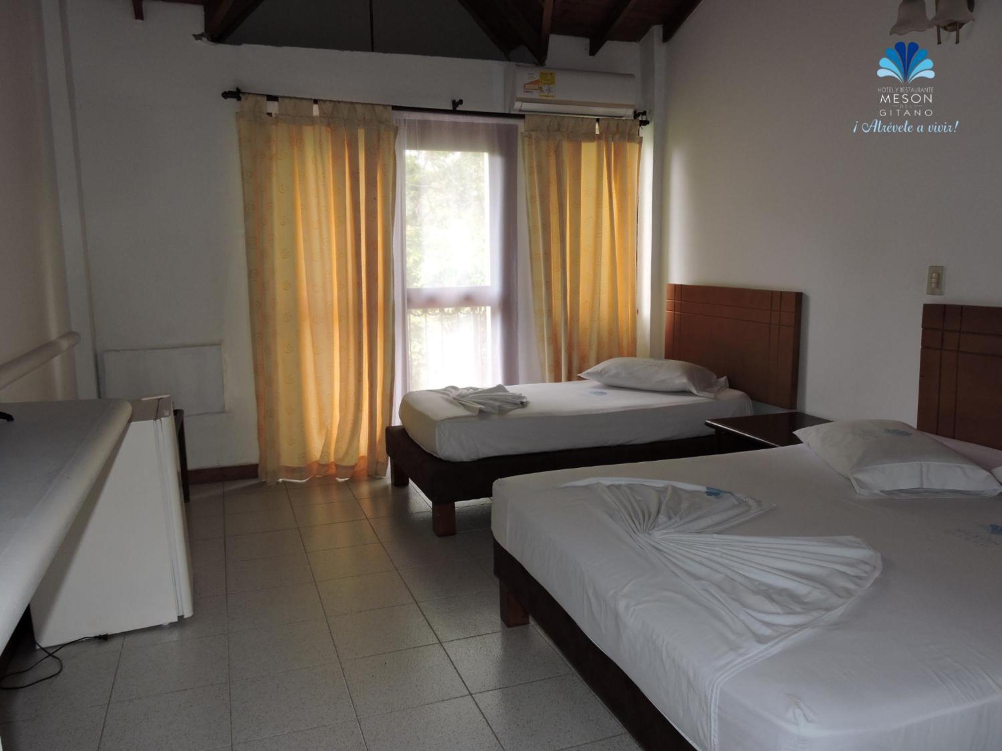 Hotel y Restaurante Mesón del Gitano Caucasia Habitación foto